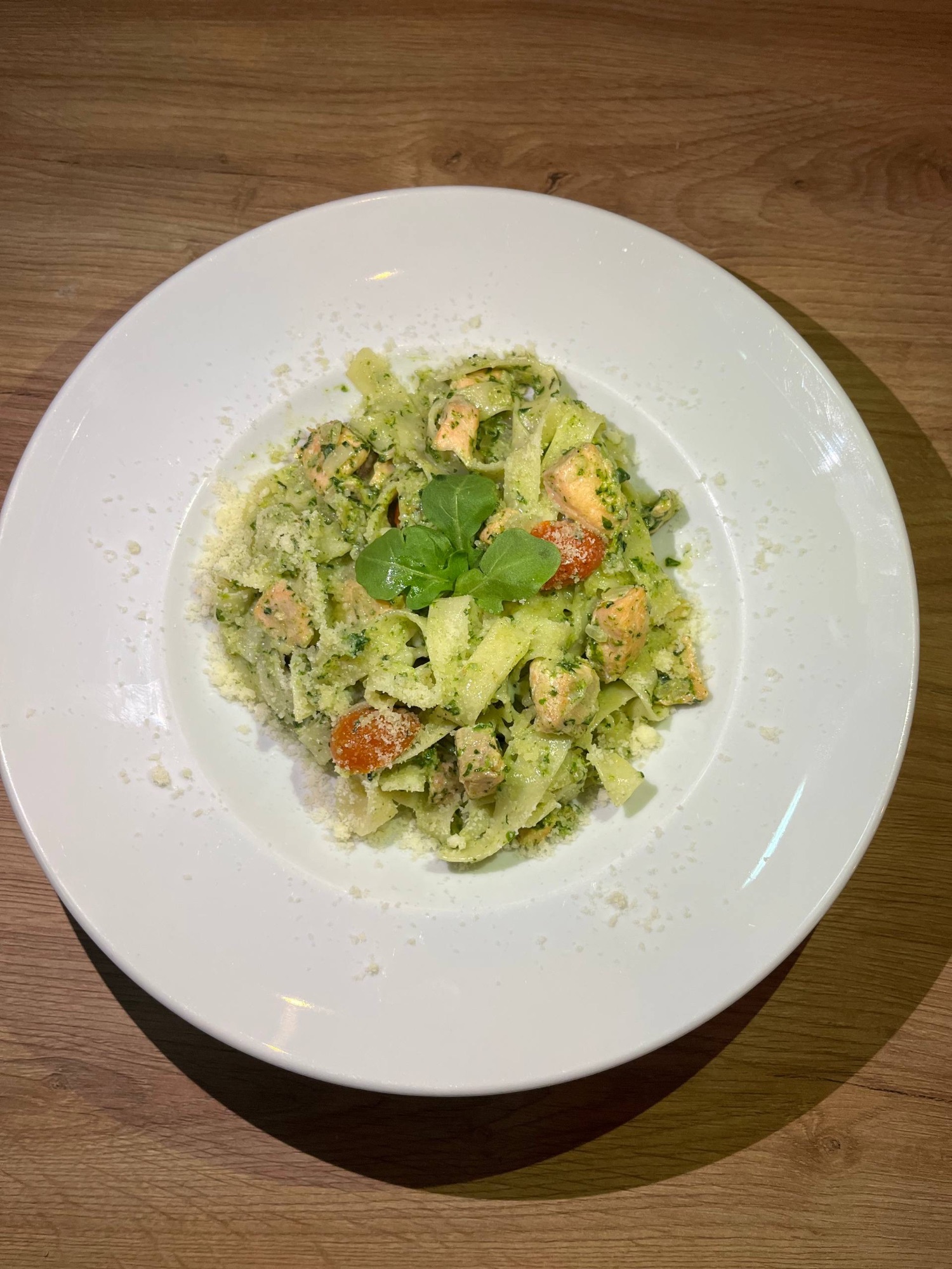 Pappardele al salmone con crema di spinaci