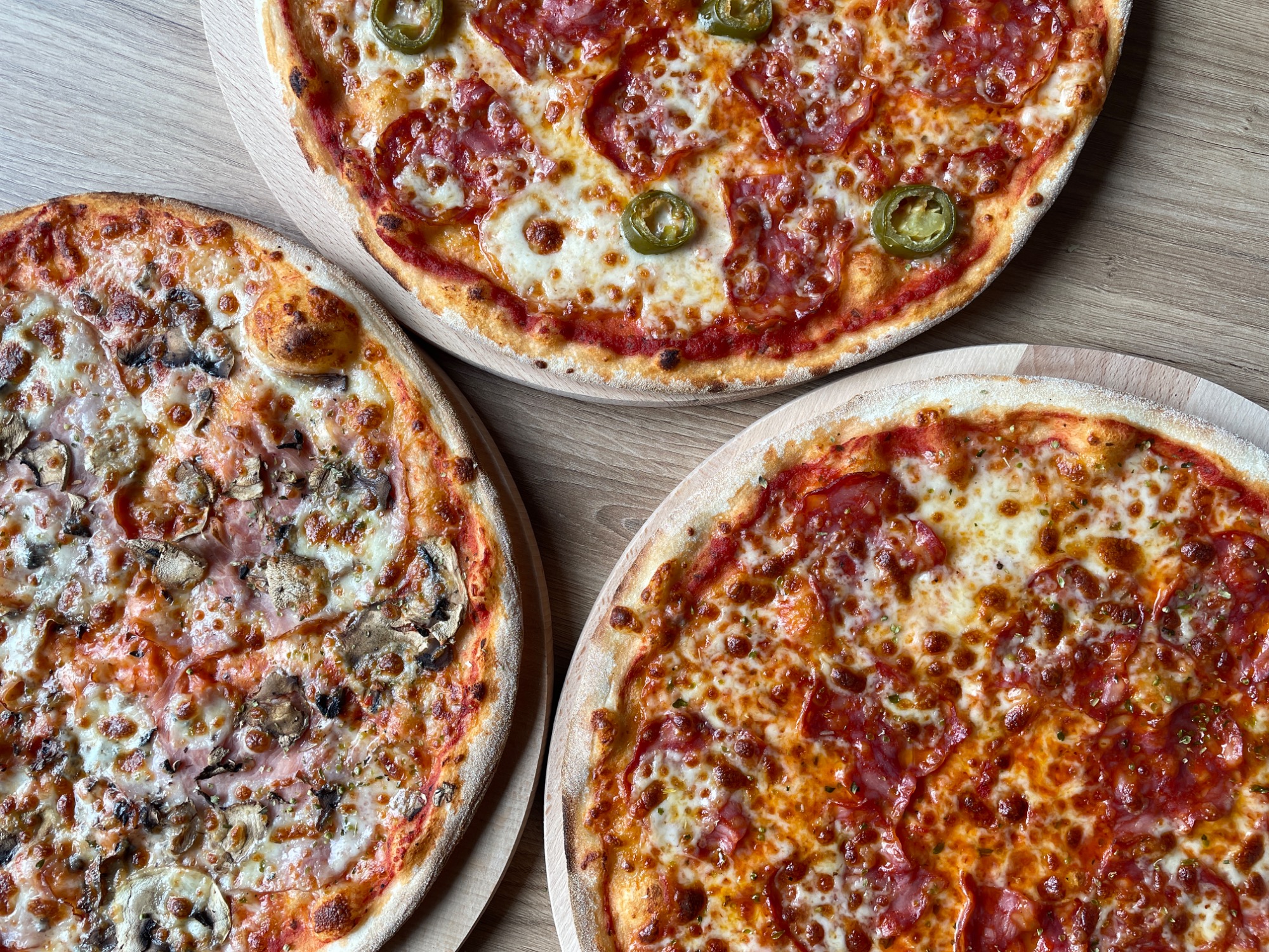 Trzy dowolne pizze 31 cm z menu 