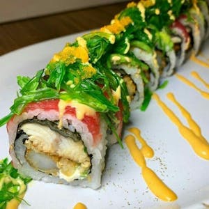Uramaki Special Krewetka i Okoń w Tempurze z Tuńczykiem i Wakame