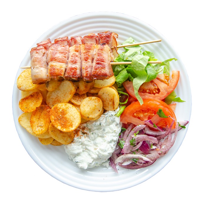 Meniu Frigărui de pui cu bacon la farfurie