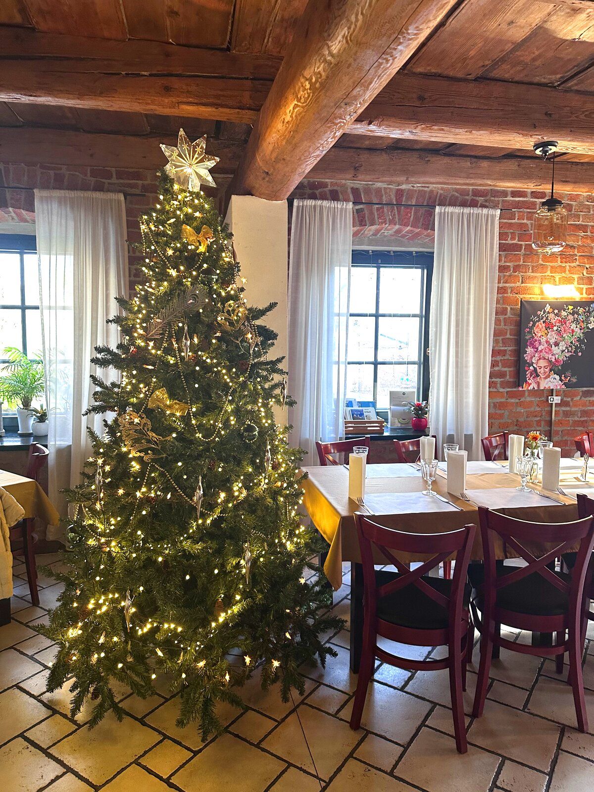 Świąteczna choinka w Restauracji Lunita