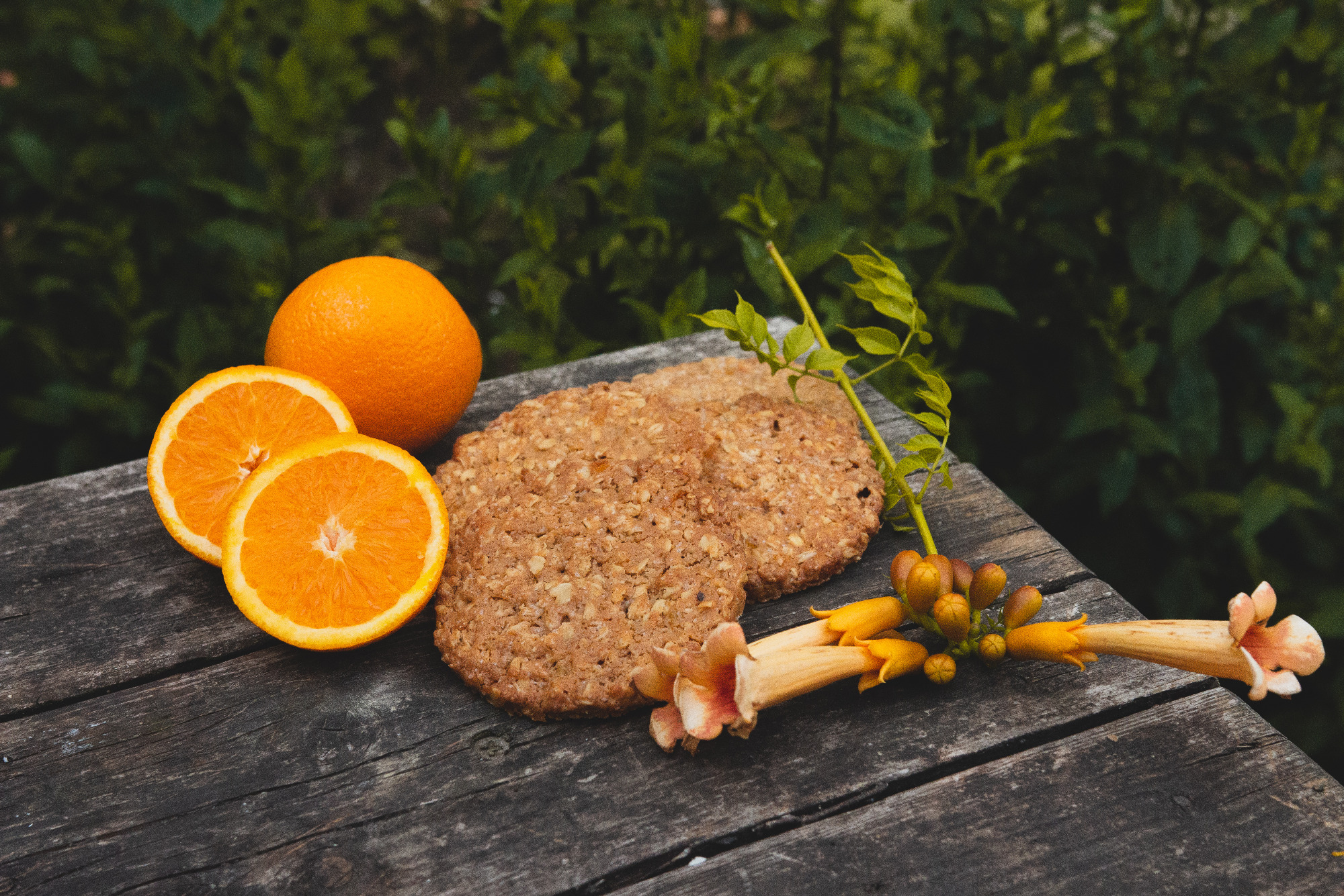 Ciastko owsiane ze skórka pomarańczową i białą czekoladą