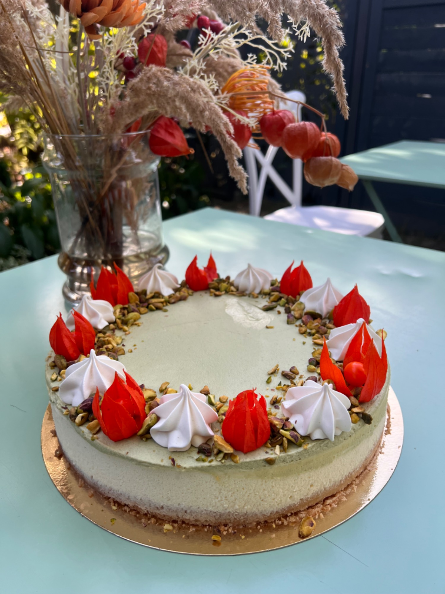 Sernik z kremem pistacjowym