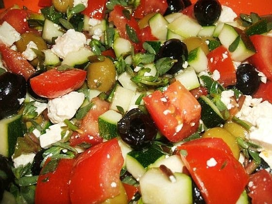 Grčka salata s tunjevinom