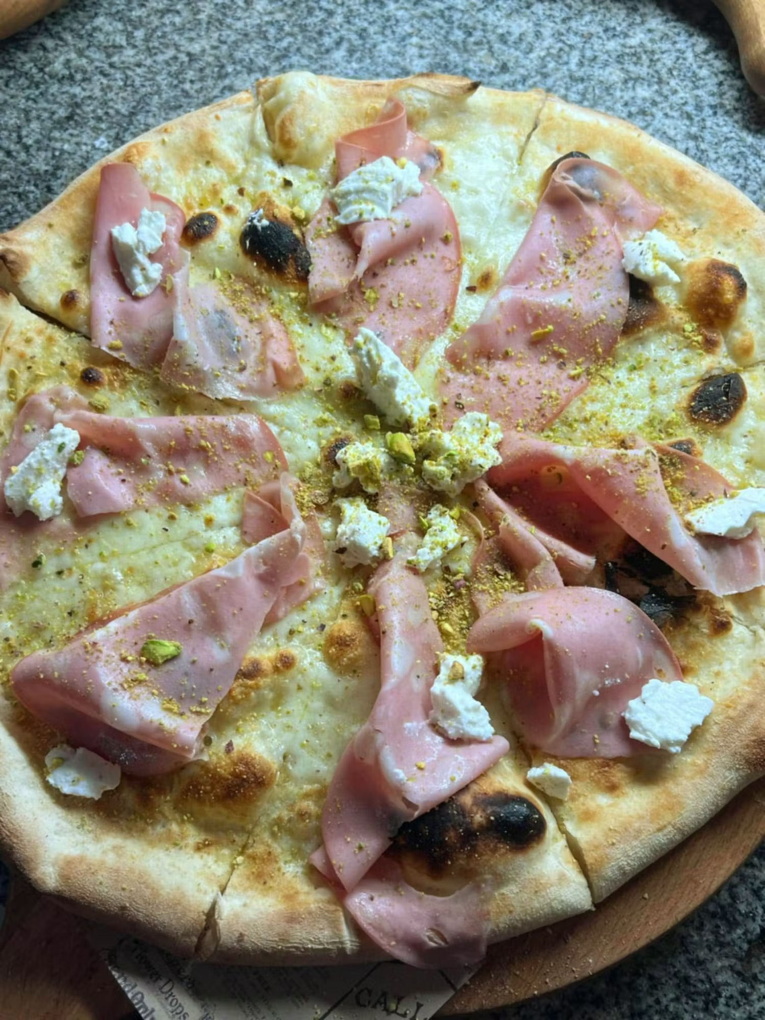 16. Mortadela con Pistachi