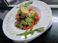 Salată de pui cu avocado
