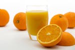 Świeżo wyciskany sok z pomarańczy 