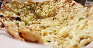 Garlic Coriander Cheese Naan (z czosnkiem, kolendrą i serem)