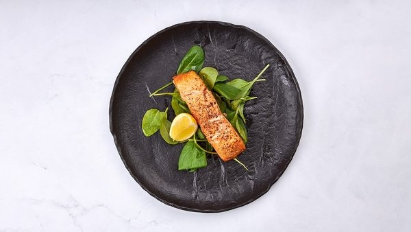 Grilovaný losos s pomarančovou omáčkou 