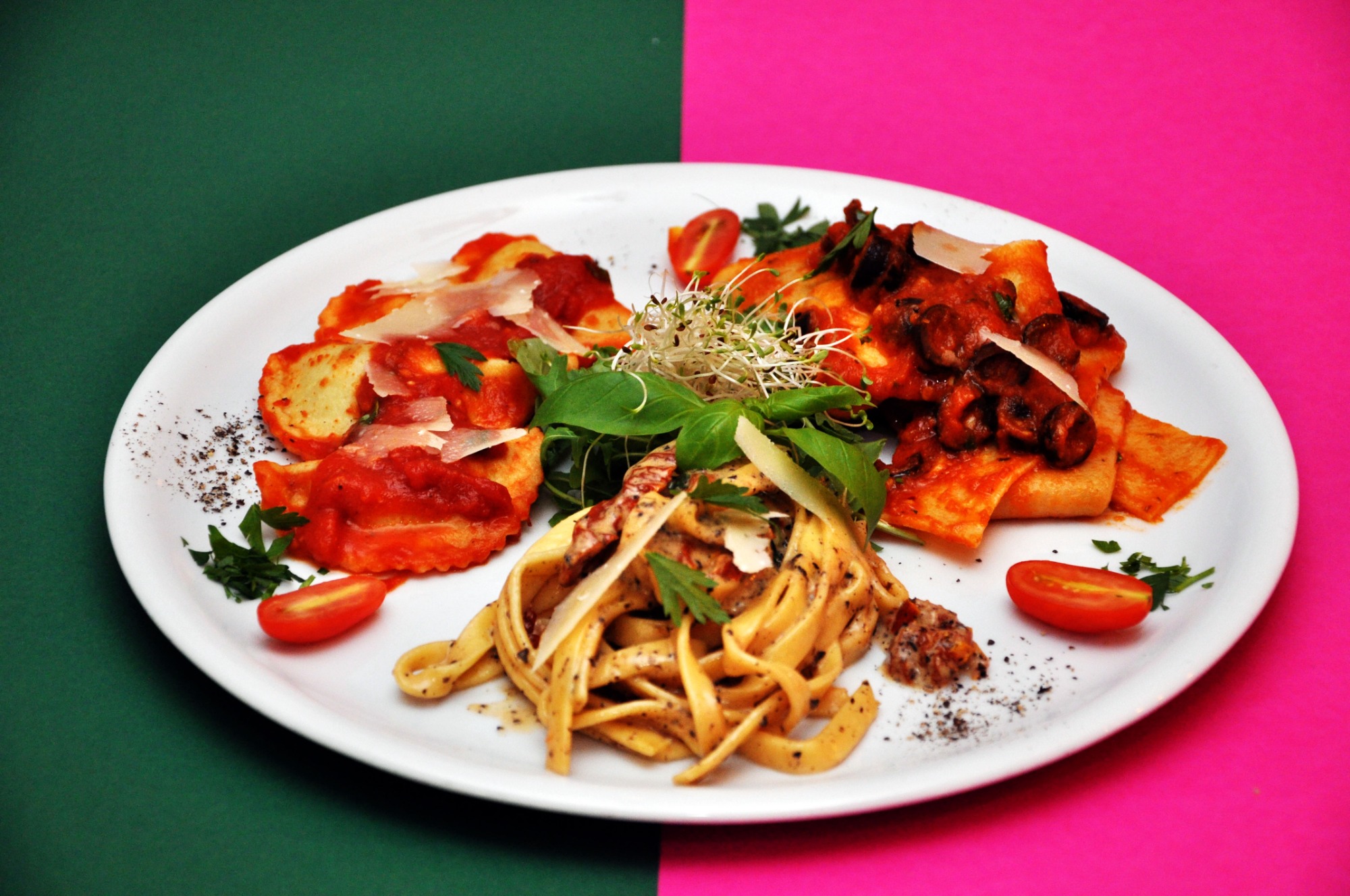 TRZY PASTY [specjalność zakładu]