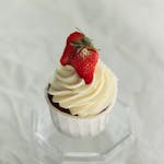 Cupcake Red Velvet S Mascarpone a Ovocím 90g / 4ks
