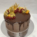 Čokoládová Torta s Lesným Ovocím veľkosť M 