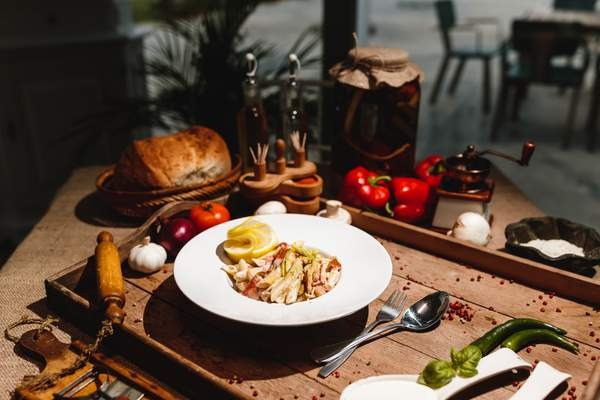 PENNE CU SOMON SI DOVLECEL /  PENNE WITH SALMON AND ZUCCHINI