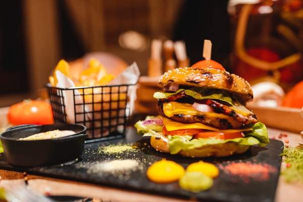 BURGER VITĂ/BEEF BURGER