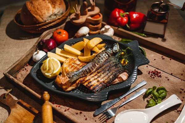 PLATOU PESCĂRESC 2 PERS./    FISHERMAN'S PLATTER FOR 2 