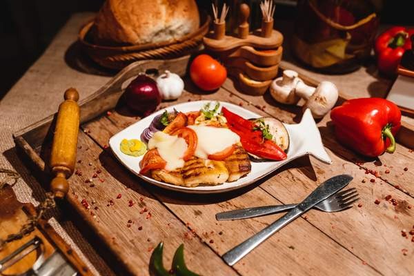 FILE ȘALĂU CU MOZZARELLA ȘI ROȘII LA CUPTOR/ Lake House ZANDER FILLET WITH MOZZARELLA AND TOMATOES BAKED IN THE OVEN