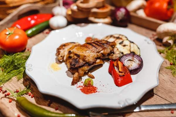 PULPE DE PUI DEZOSATE LA GRĂTAR  / GRILLED BONELESS CHICKEN THIGHS