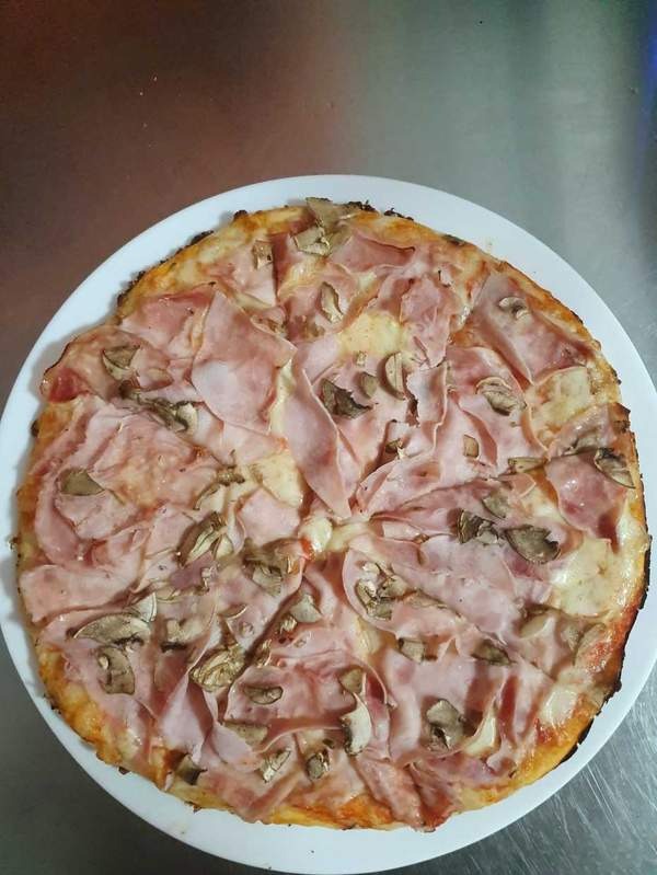 Pizza Prosciutto e Funghi
