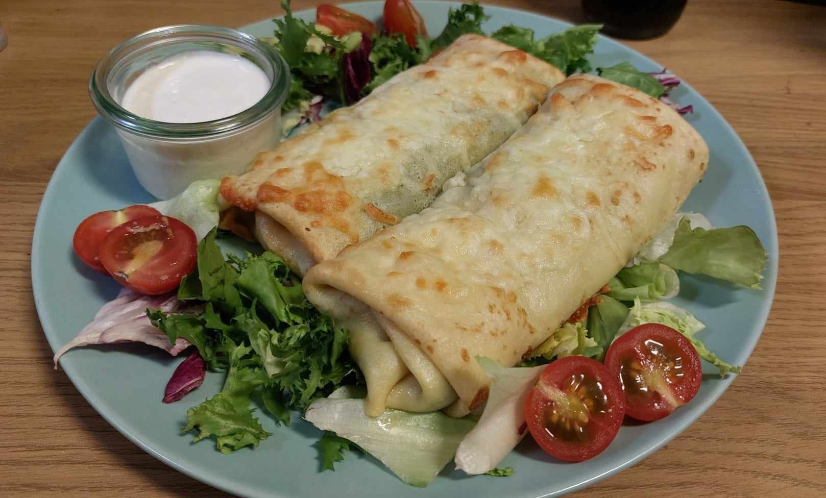 Naleśniki z camembertem i warzywami