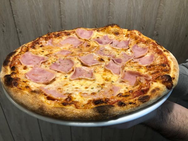 Pizza Vesuvio 