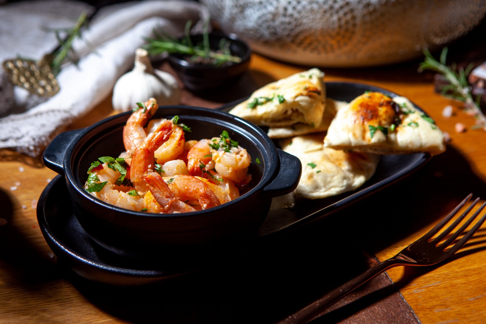 CREVEȚI TRAȘI ÎN UNT ȘI USTUROI