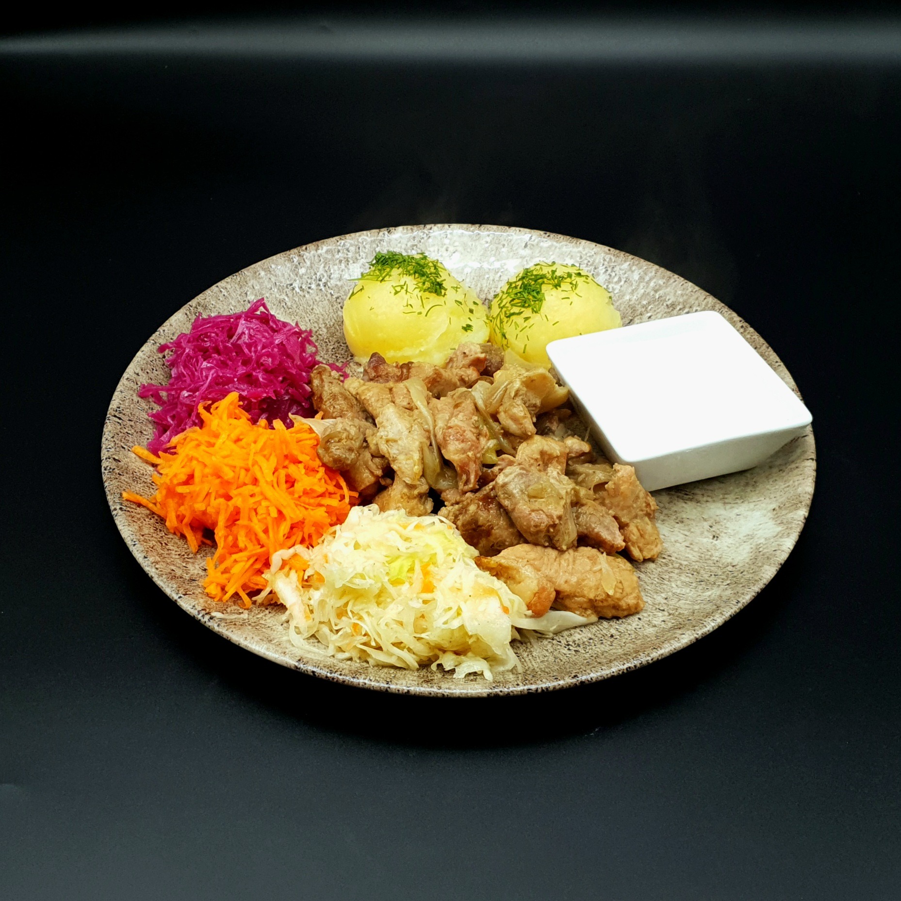 Świeżonka z sosem czosnkowym