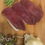 nigiri z tuńczykiem