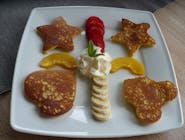 Pancakes mini  z owocami i sosem