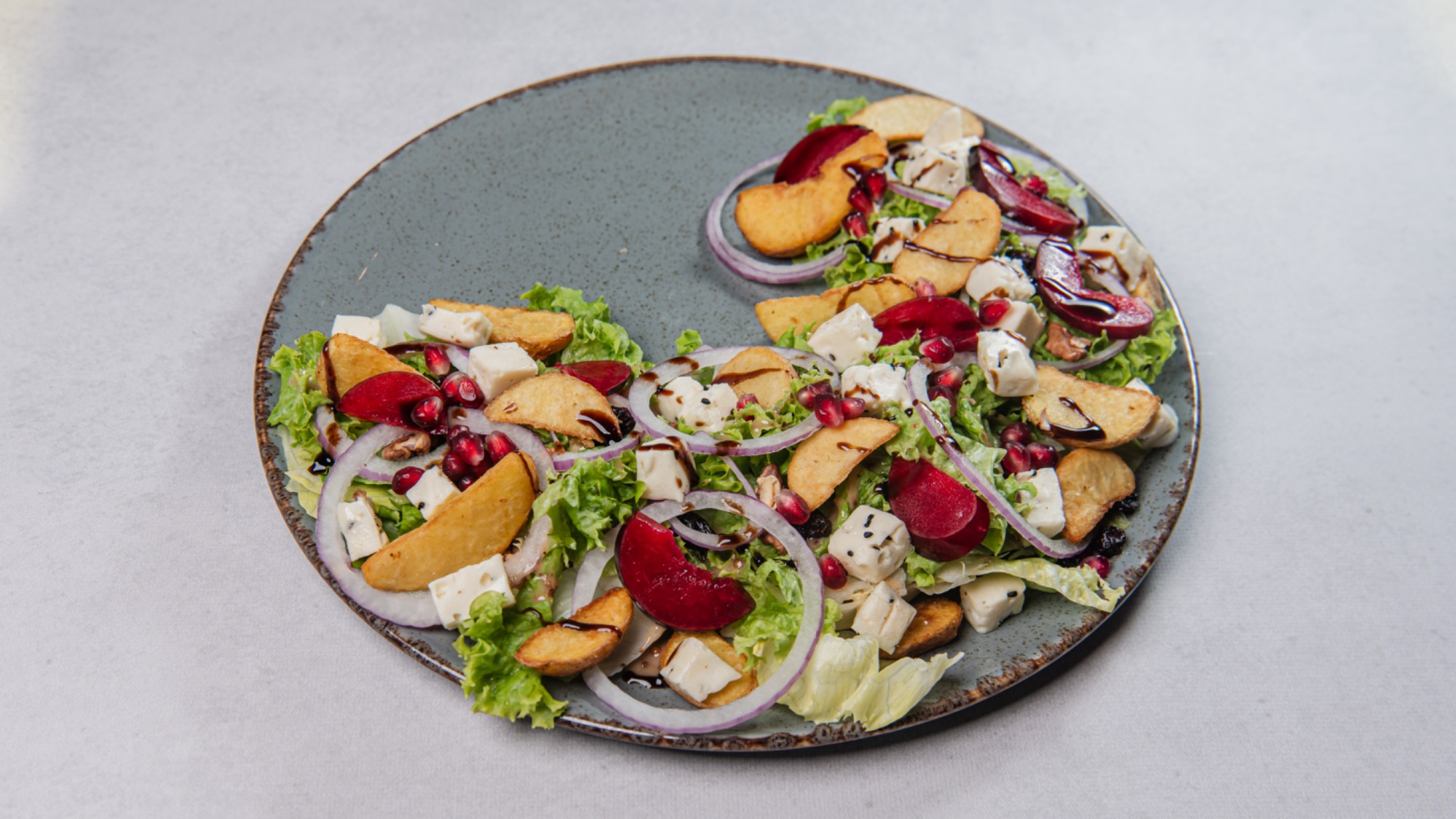 Sałata z serem korycińskim