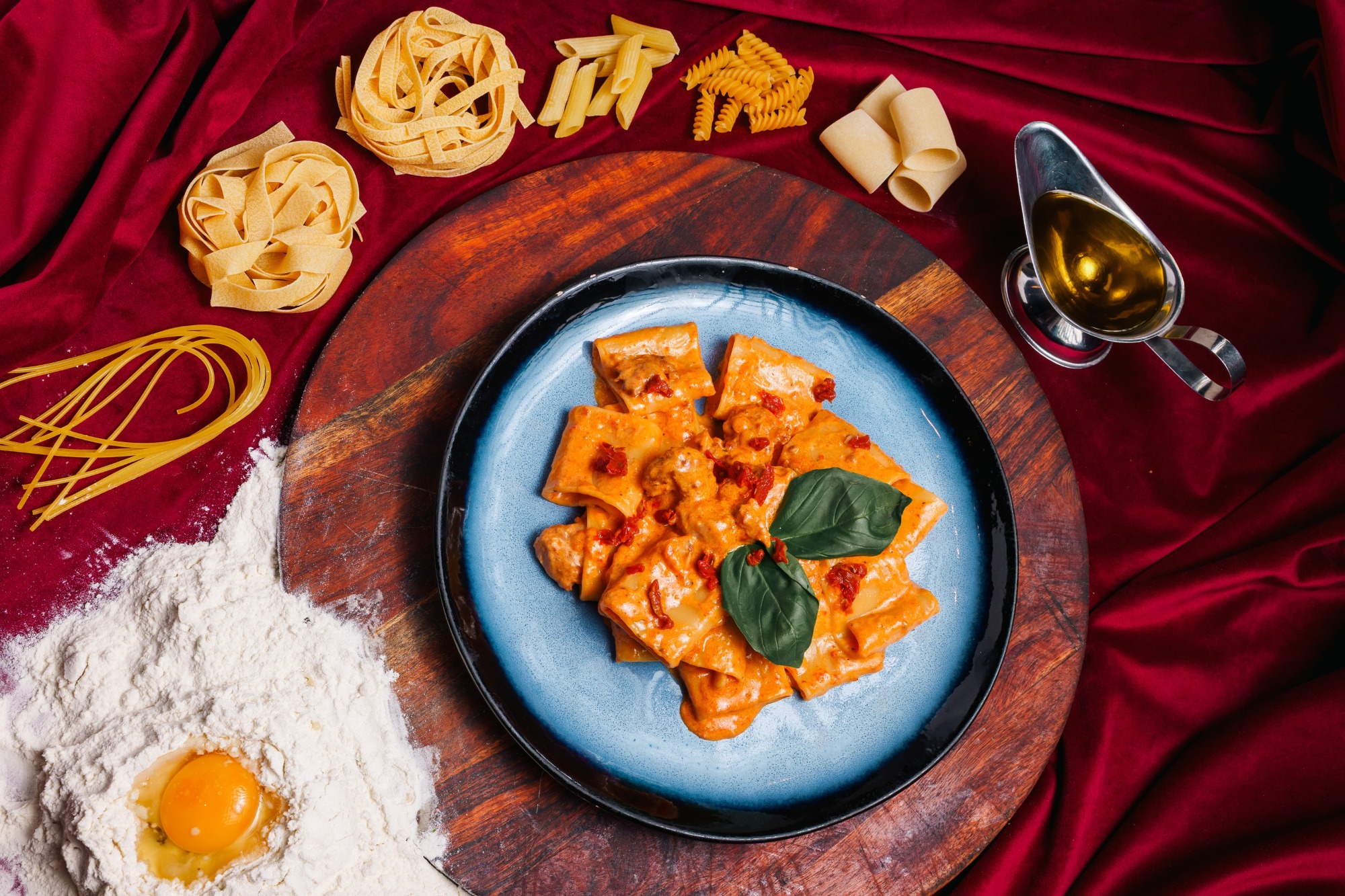 Pacchere salsiccia, nuci si roșii