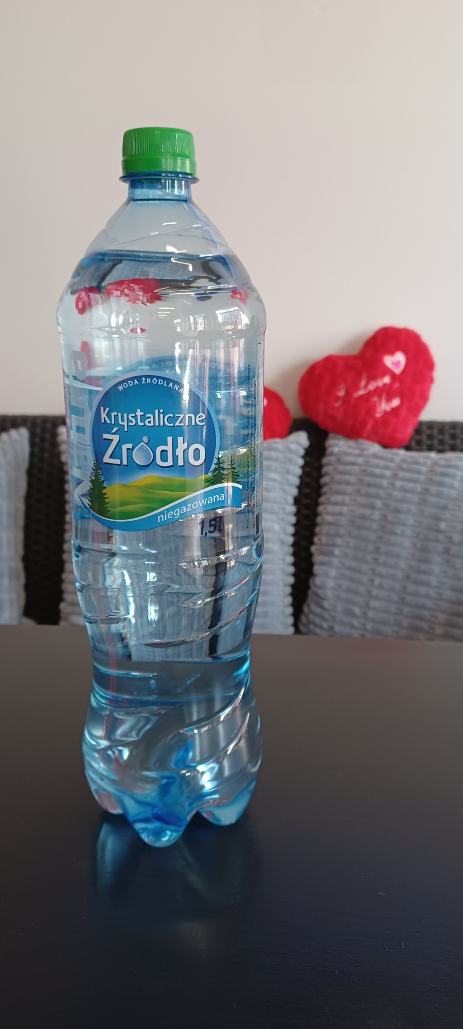 Woda nie gazowana KRYSTALICZNE ZRODLO 1,5L.