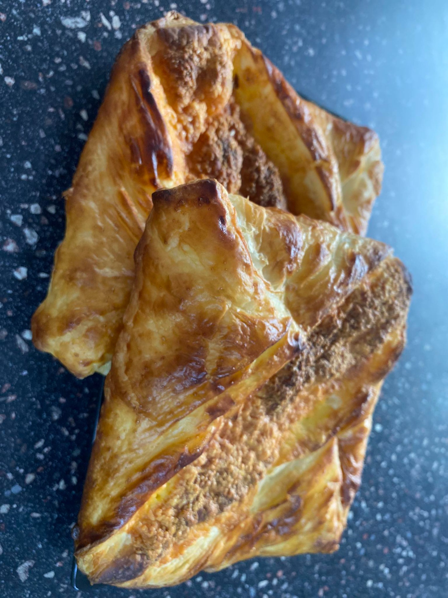 Chaczapuri z miesem na francuskim ciescie