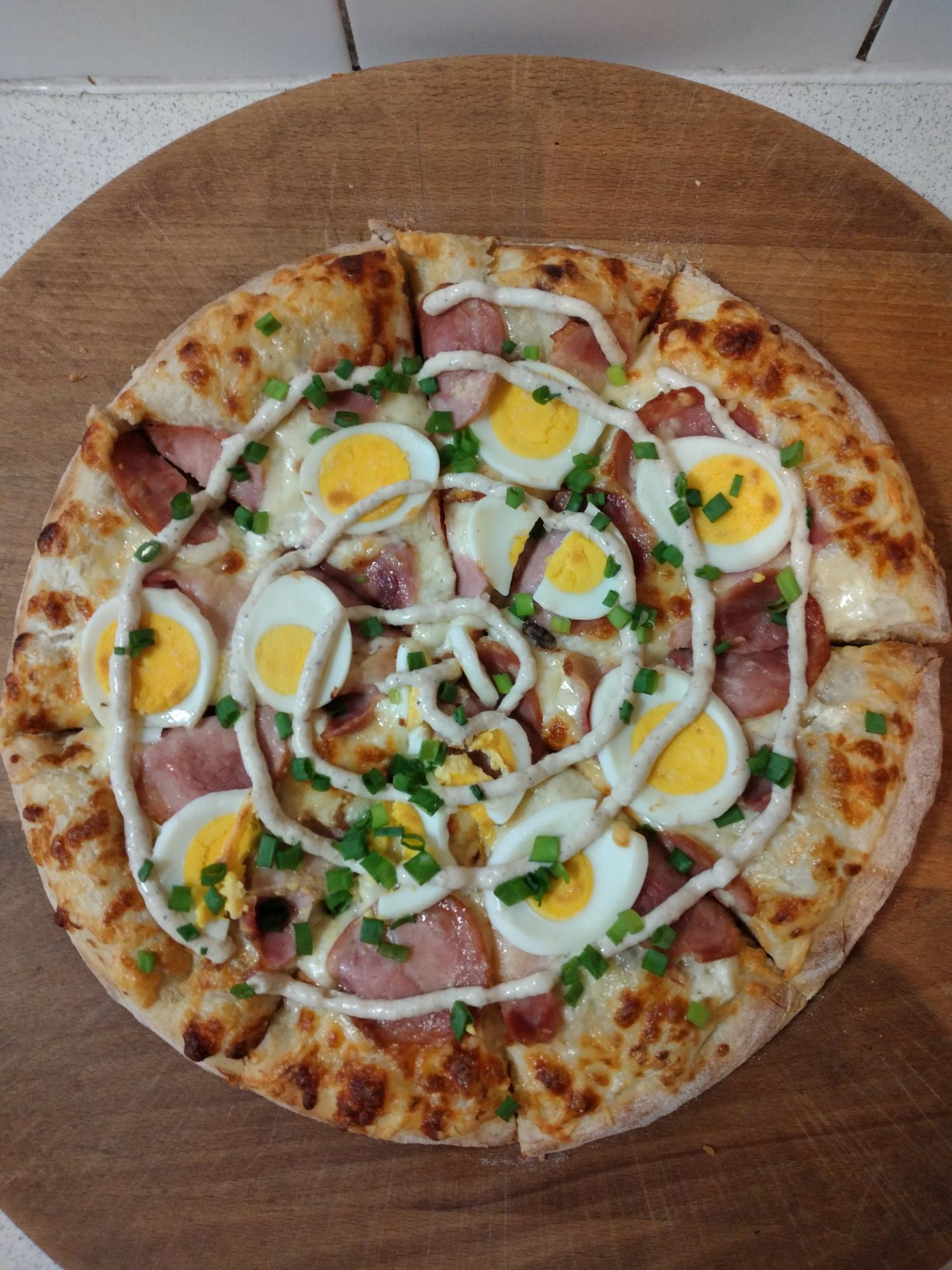 PIZZA Z JAJEM