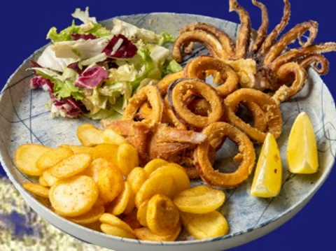 Calamar prăjit și cartofi pai 