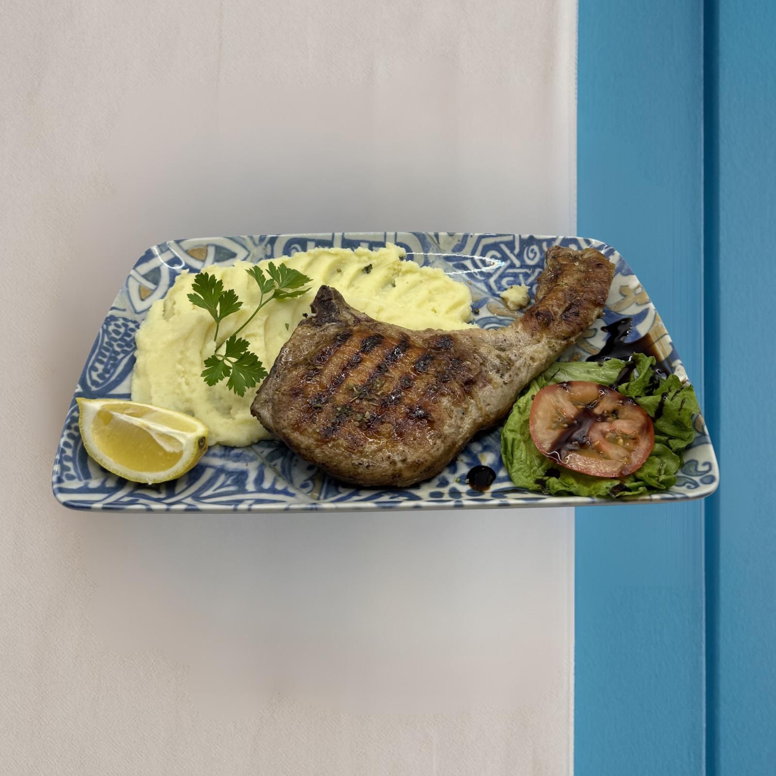 Cotlet de porc cu os si piure de cartofi ( 500g )