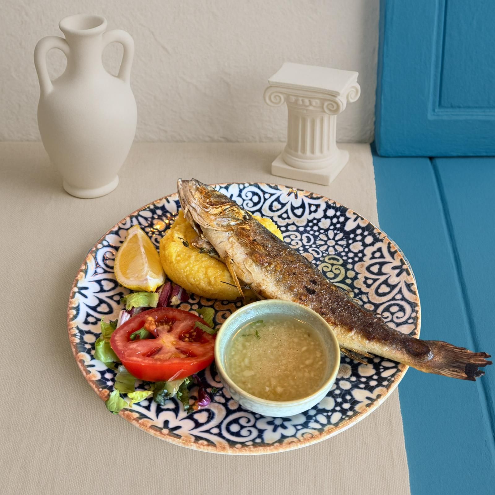 Lup de mare cu mămăliguță  ( 620g )