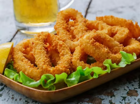 Inele de calamar cu cartofi prăjiți 