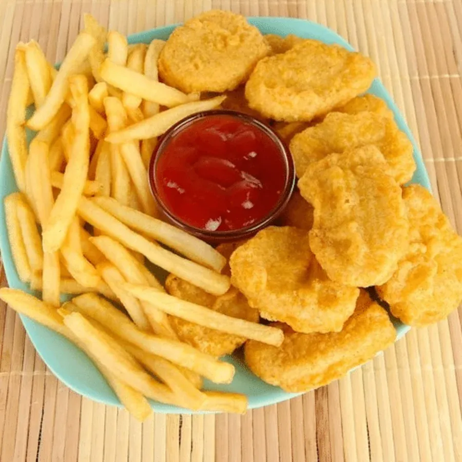 Nuggetsy z frytkami