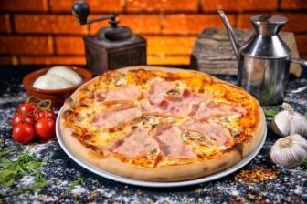 Pizza Prosciuto Funghi