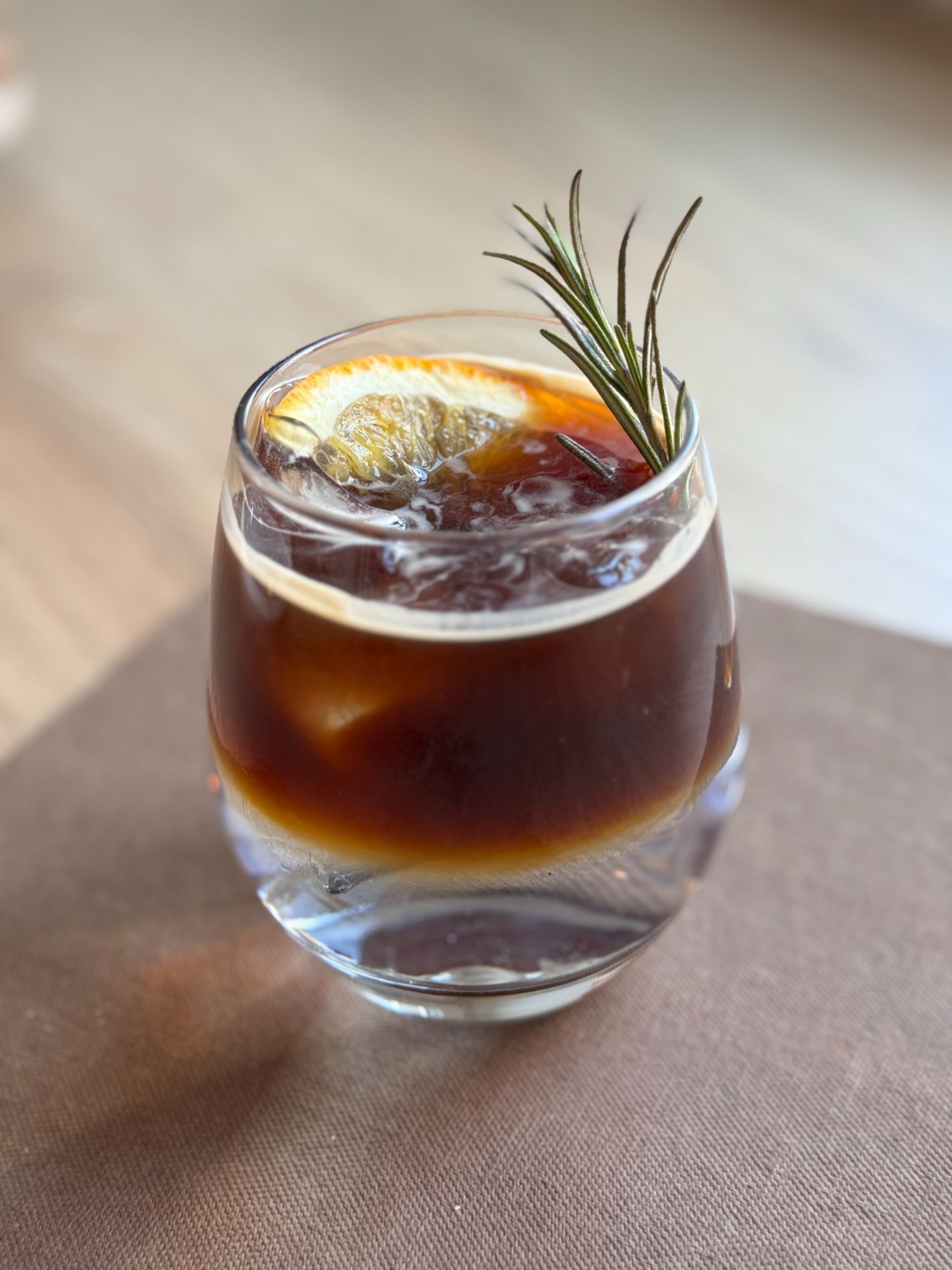 Espresso tonic 9 g/140 ml, tonic, citrón, ľad