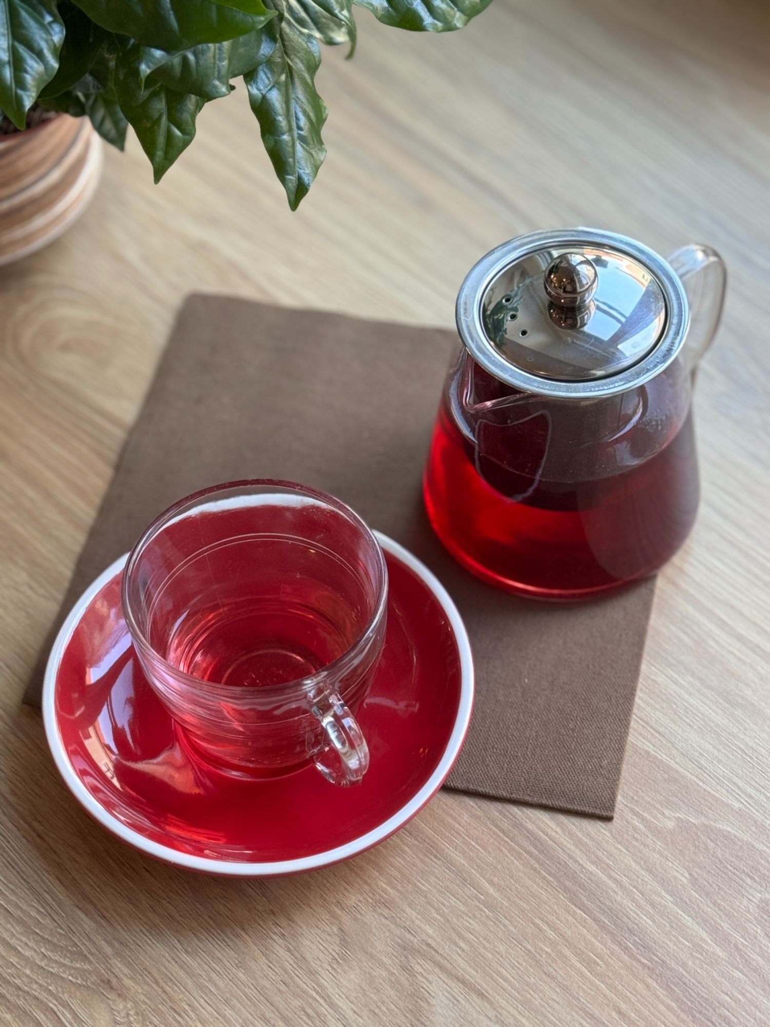 Čaj 350 ml (čierny / zelený / ovocný / bylinkový)