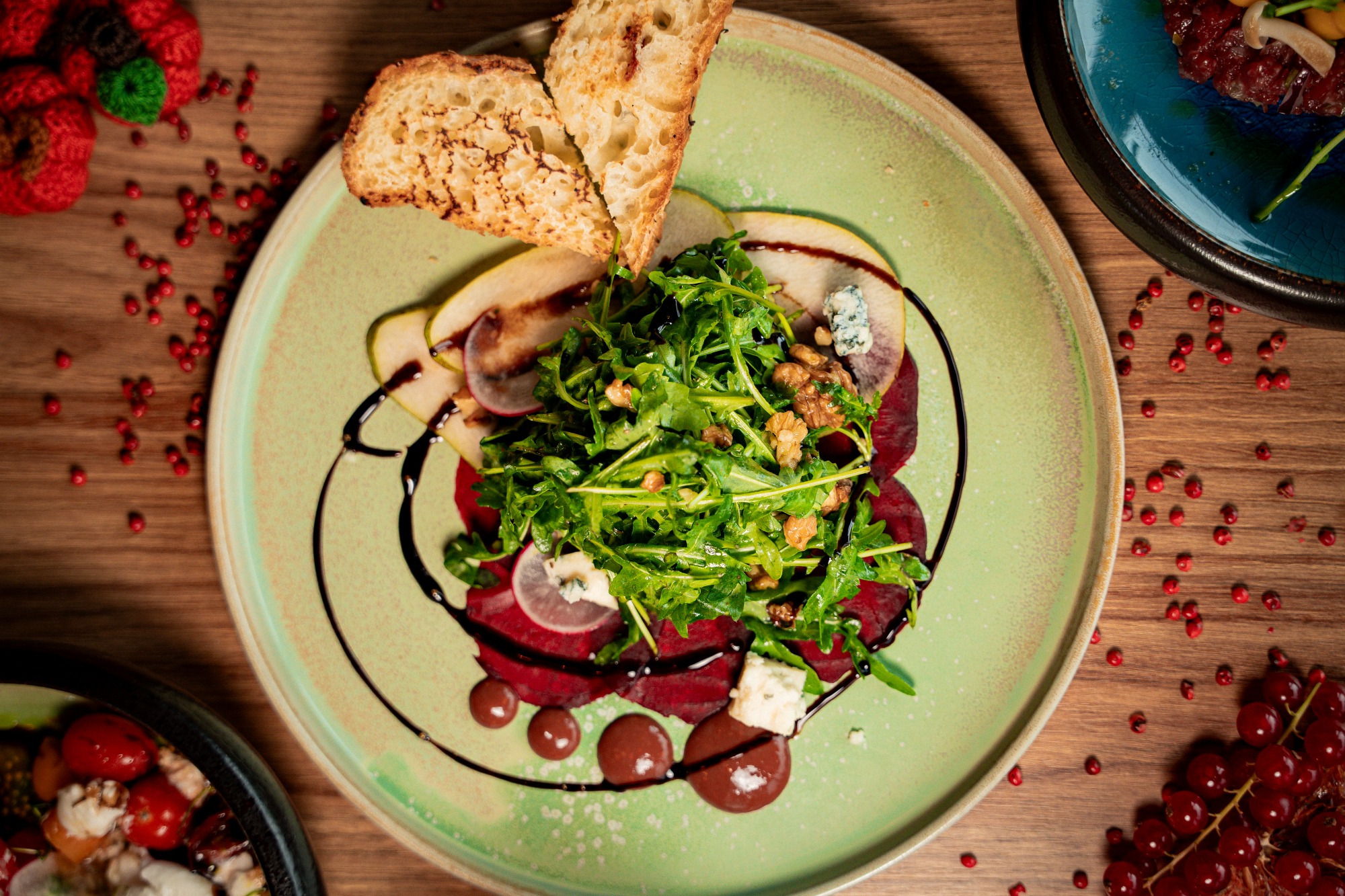 Carpaccio z buraka i gruszki