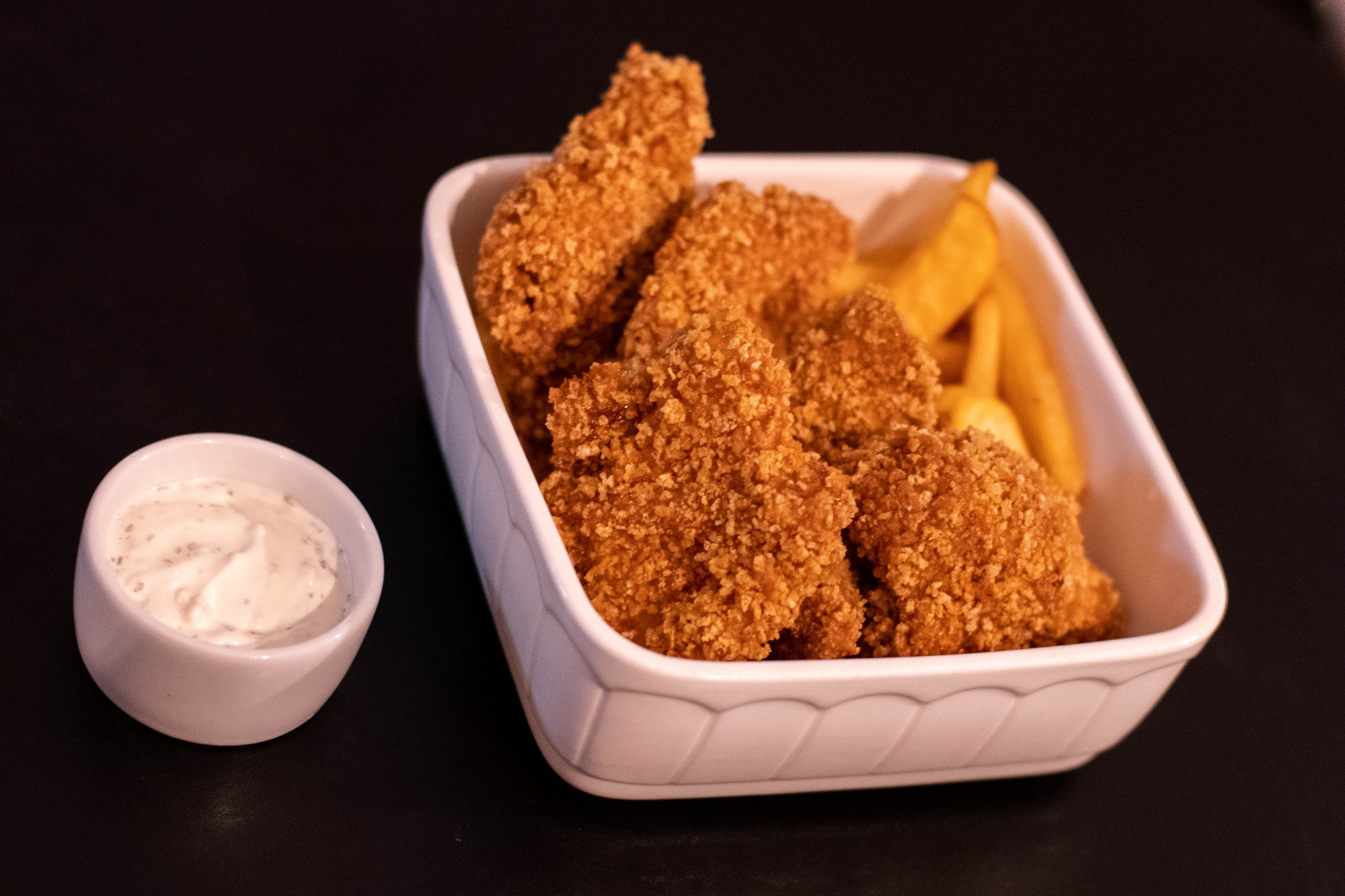 2. Polędwiczki 5 szt. z frytkami 200g + 1 sos