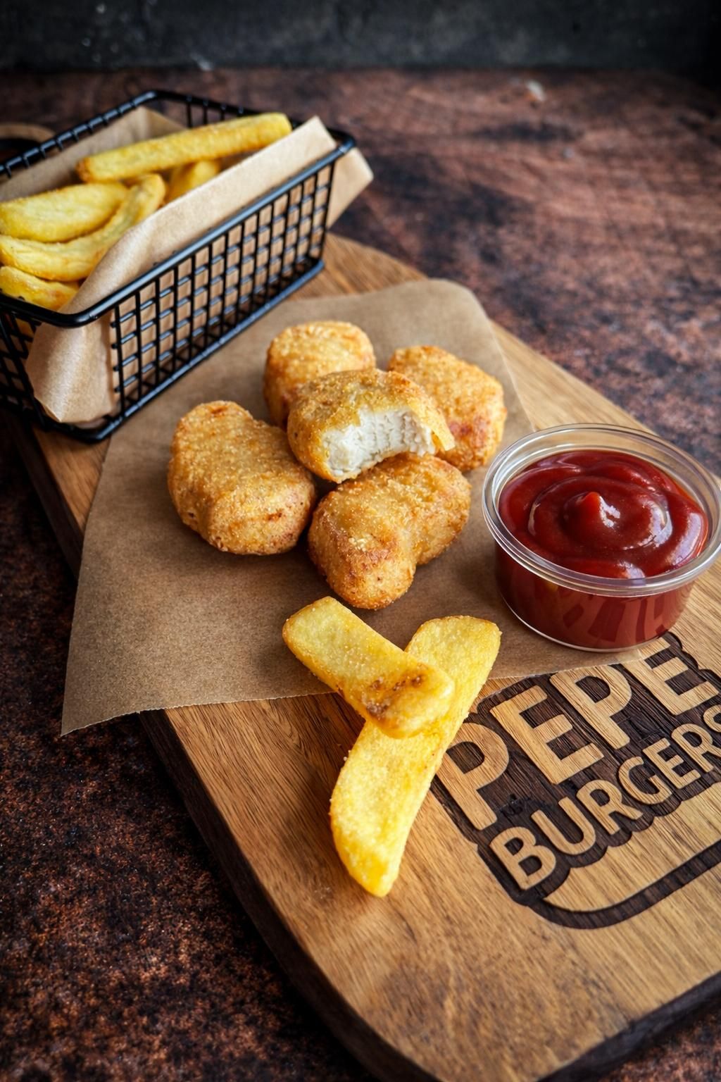 Nuggetsy z kurczaka (5 sztuk) z frytkami