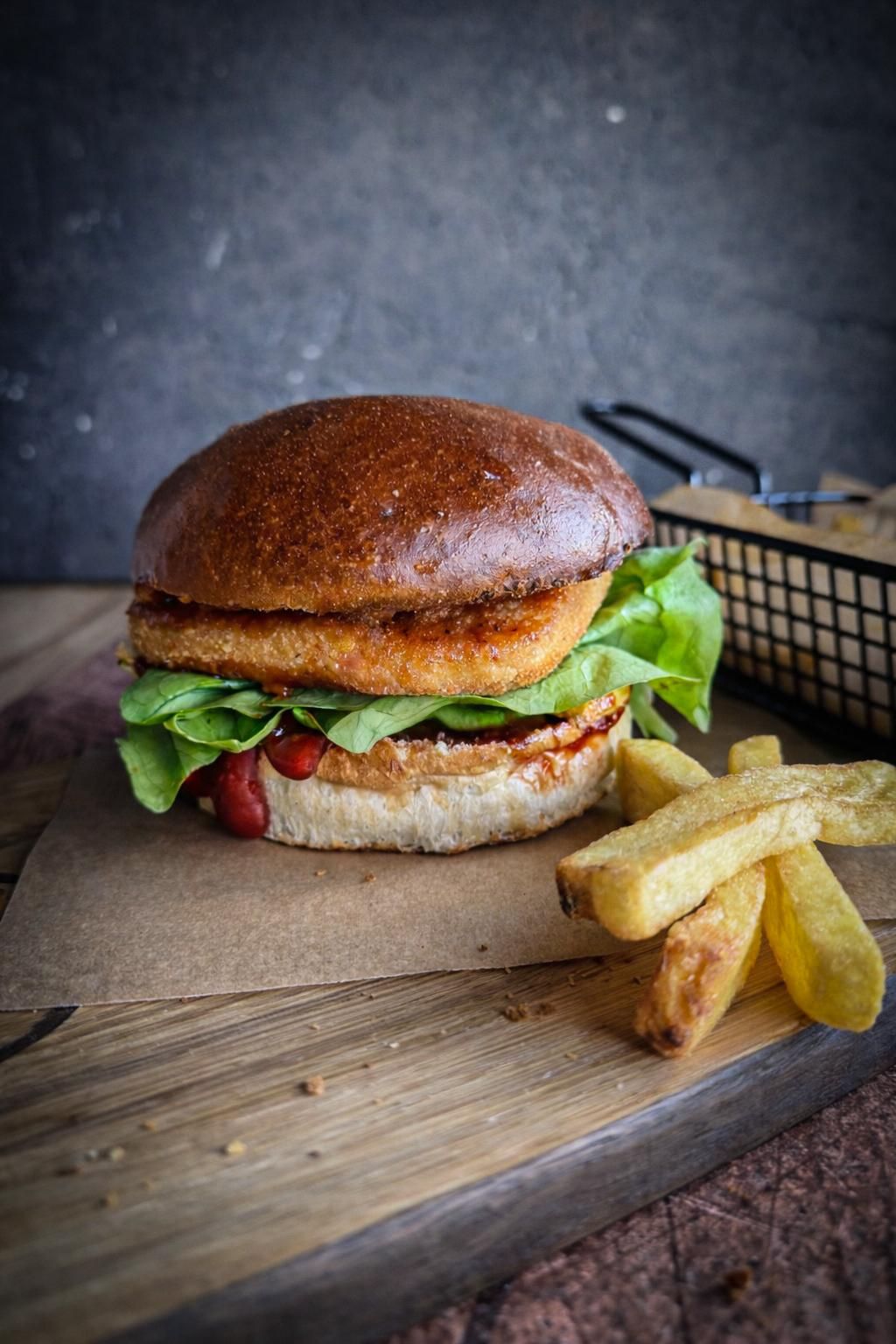 Burger ze smażonym serem