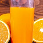 Sok świeżo wyciskany pomarańczowy