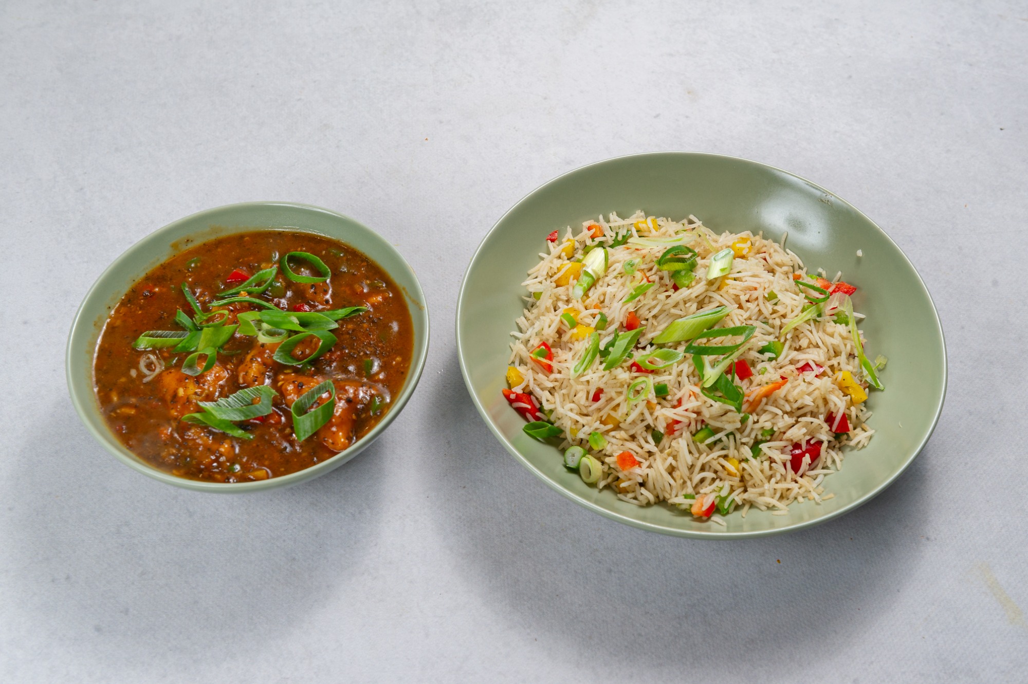 Kurczak Manchurian z ryżem smażonym