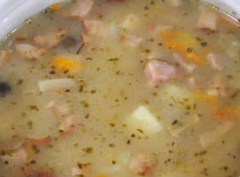 Żurek z jajkiem i kiełbasą