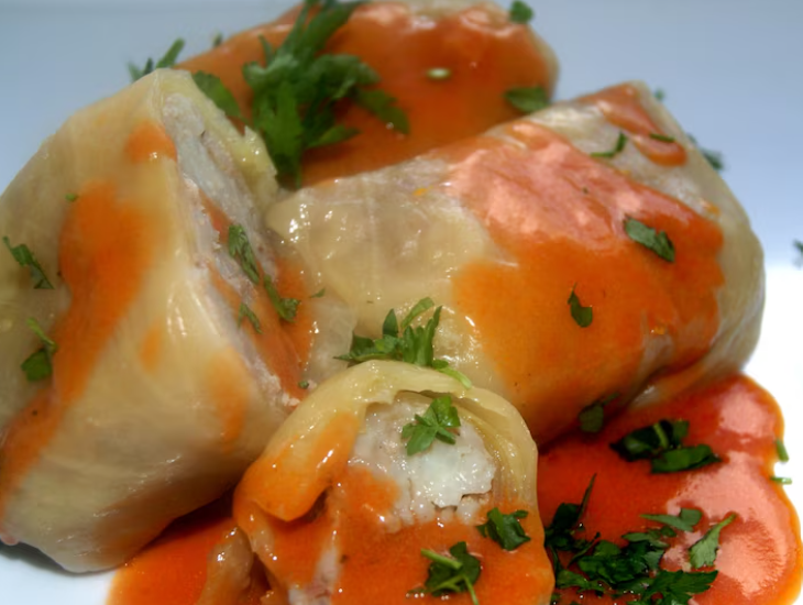 2x gołąbek w sosie pomidorowym + bułka 