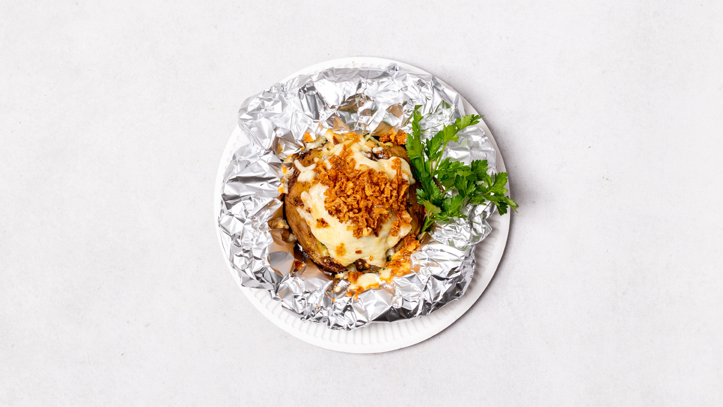 Pieczony ziemniak z kurczakiem
